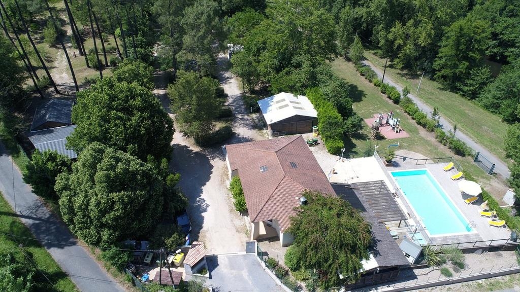 Camping Le Font Du Merle