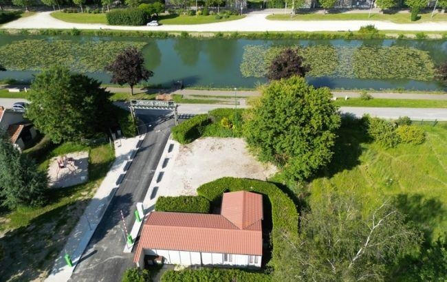 CAMPING-CAR park Mon Village Mery sur Seine